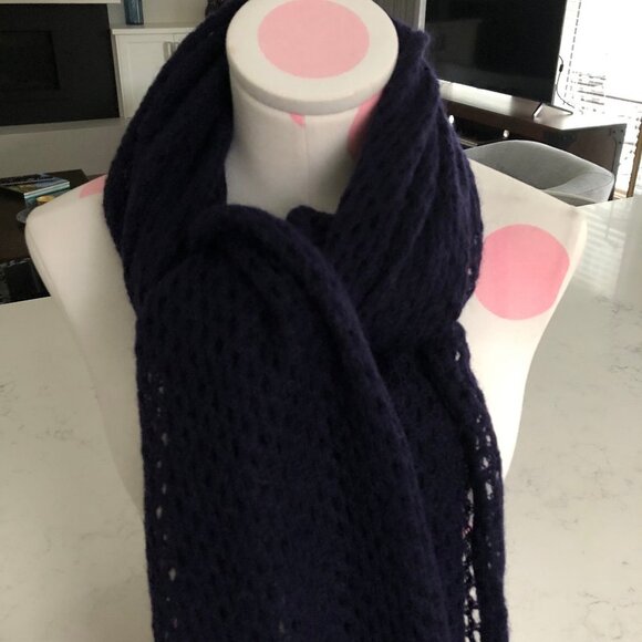 Lacoste Casual Open Weave Knit Wrap/Scarf in Deep Eggplant Purple Sz OS - Picture 1 of 10